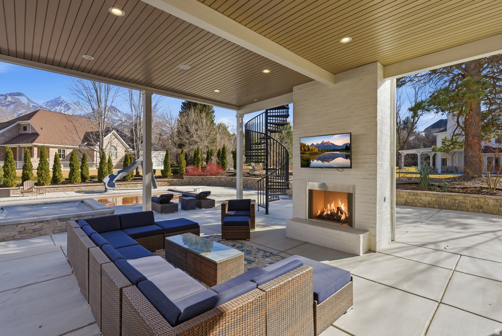 2152 E CREEK RD Sandy, UT 84093