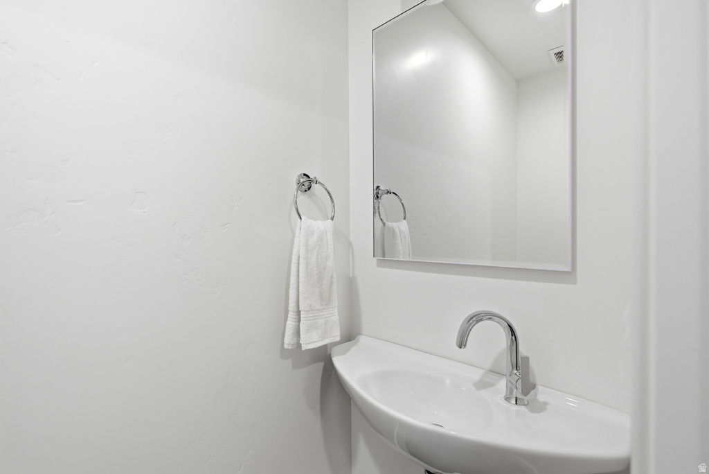 2152 E CREEK RD Sandy, UT 84093