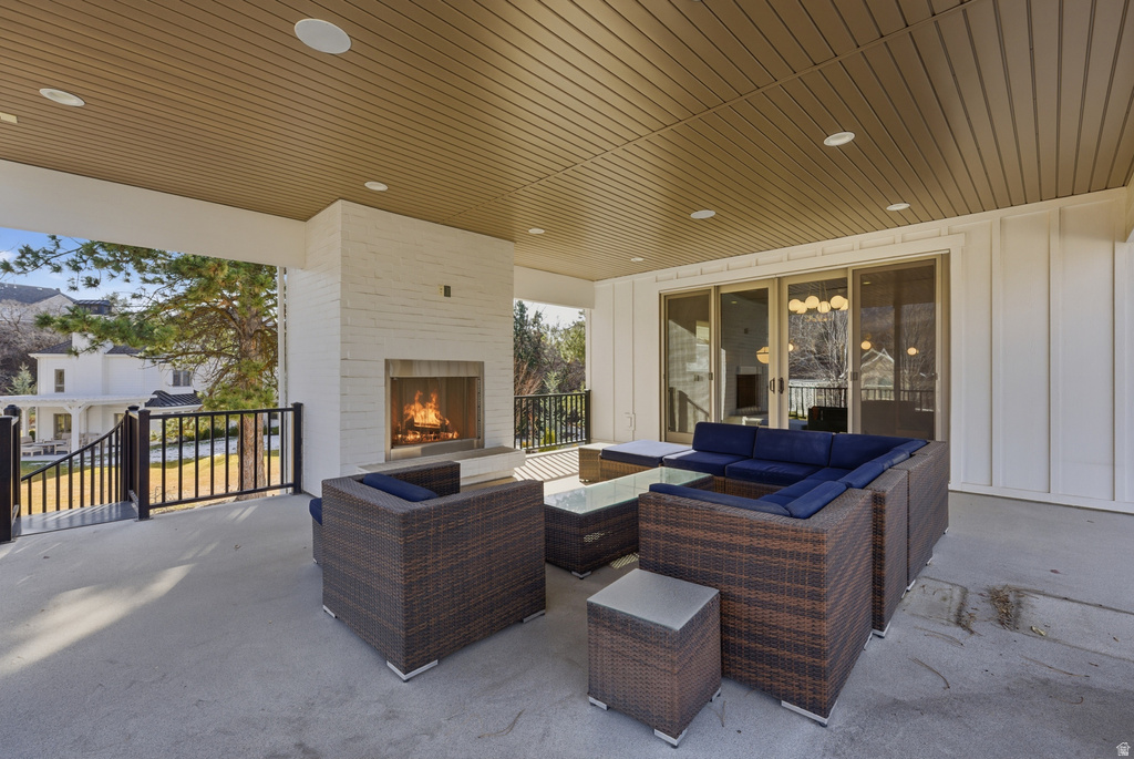 2152 E CREEK RD Sandy, UT 84093