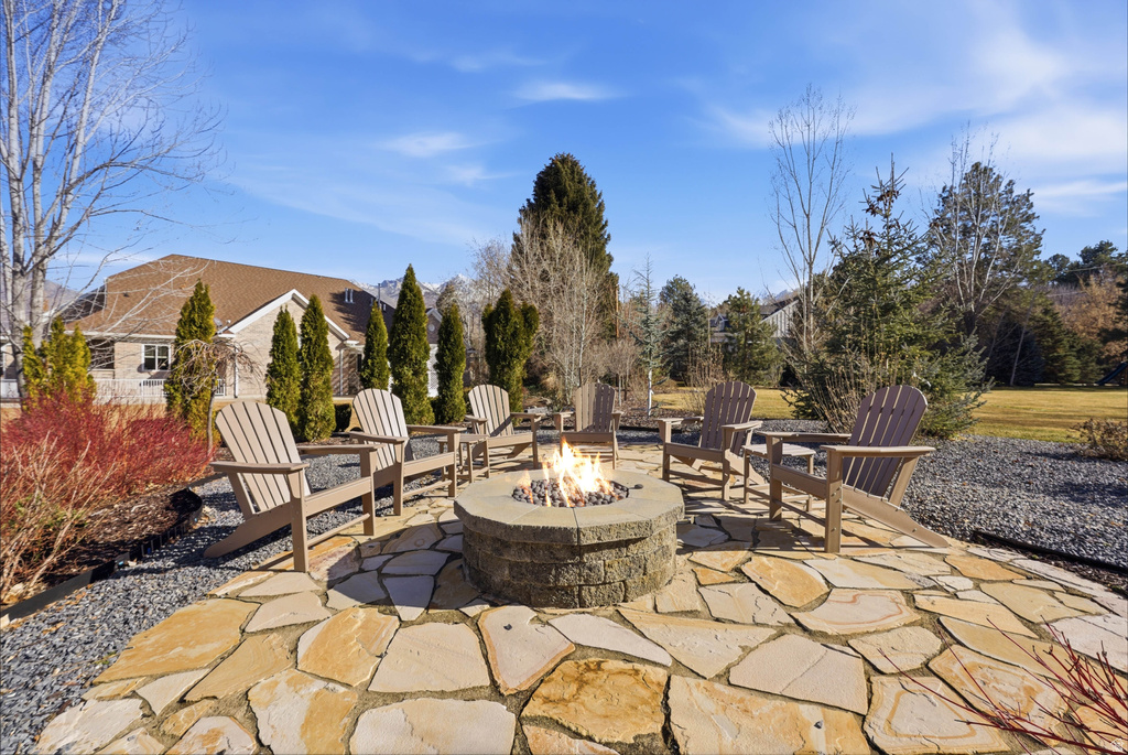 2152 E CREEK RD Sandy, UT 84093