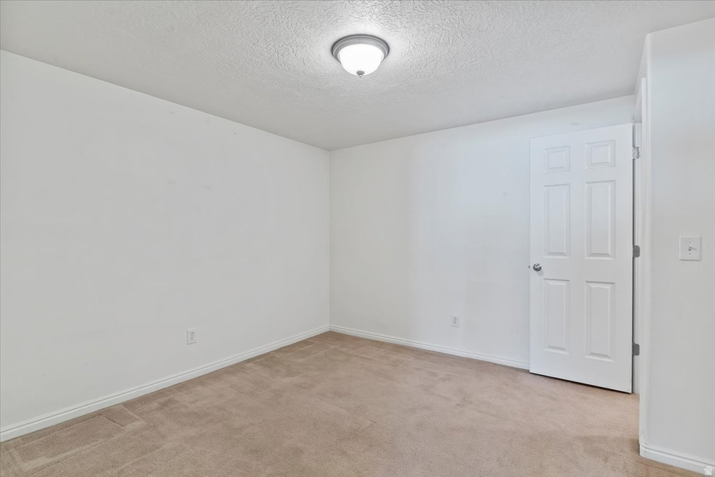 8961 S MAYFLOWER ST West Jordan, UT 84088