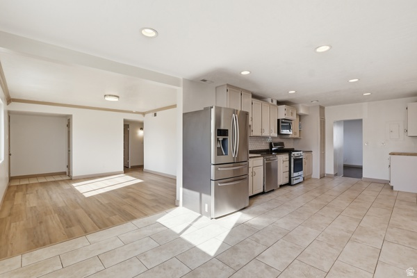 4552 W 5135 S Kearns, UT 84118