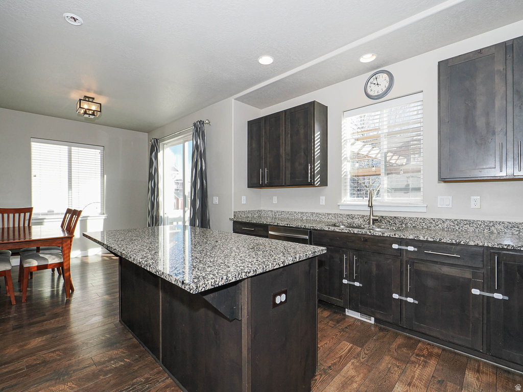 6907 S ZANDI DR Midvale, UT 84047