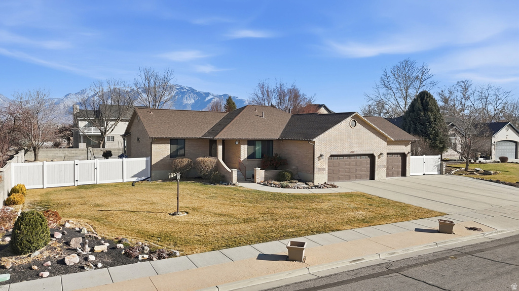 10071 S BINGHAM MINER CT South Jordan, UT 84095