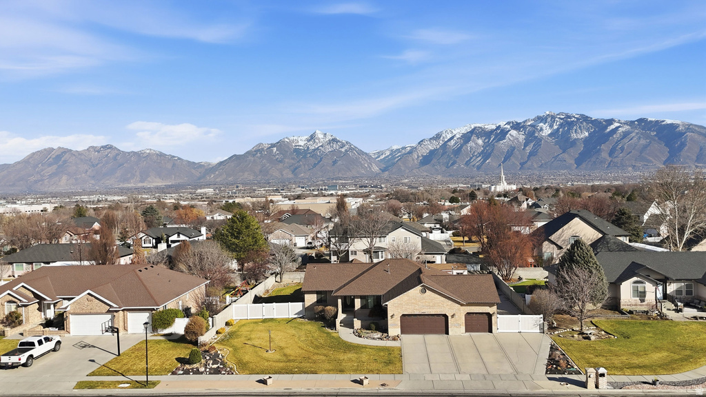 10071 S BINGHAM MINER CT South Jordan, UT 84095