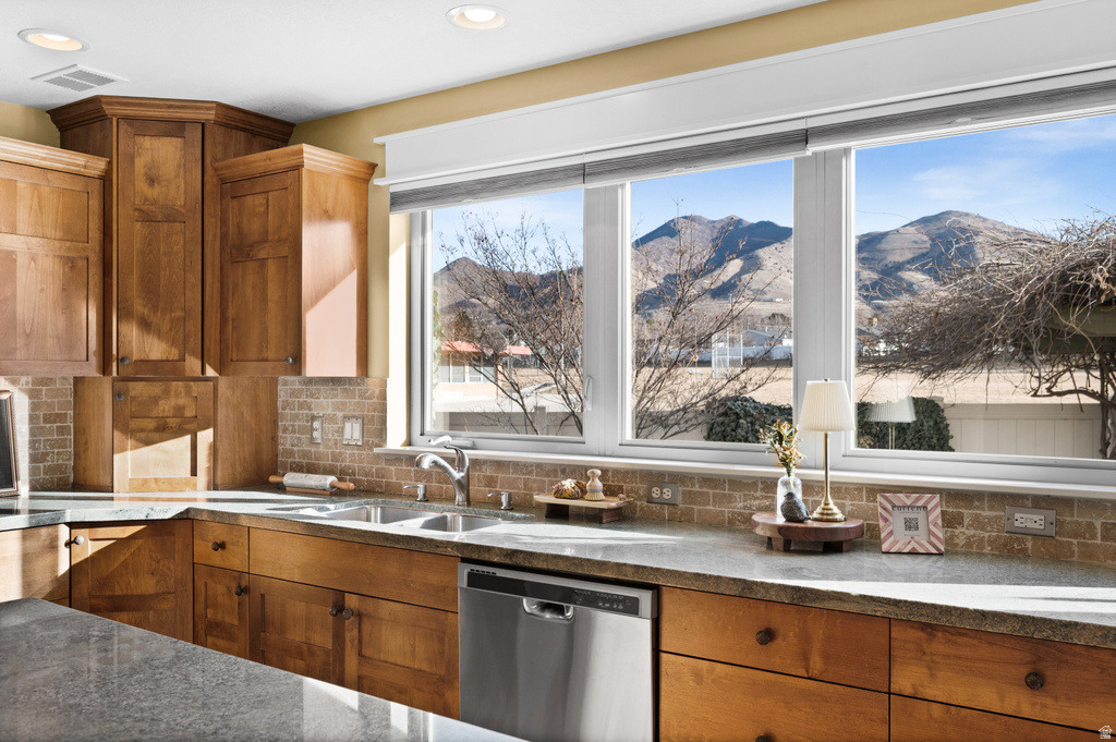 2439 E WOODWILLOW CIR Salt Lake City, UT 84109