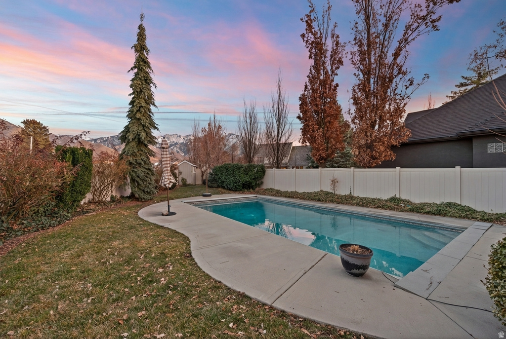 2439 E WOODWILLOW CIR Salt Lake City, UT 84109