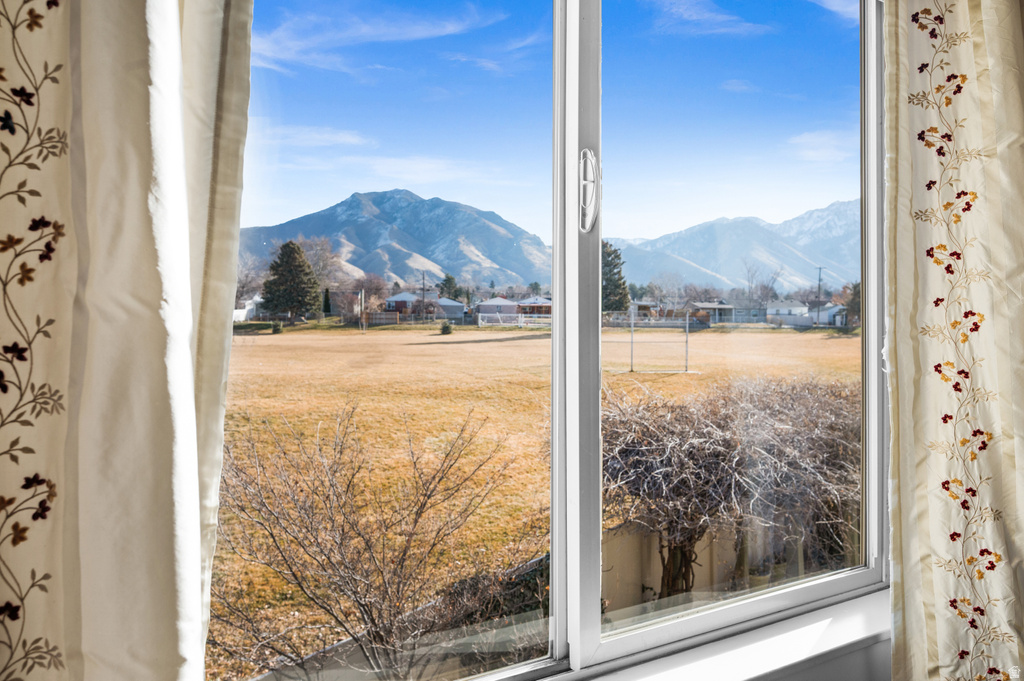 2439 E WOODWILLOW CIR Salt Lake City, UT 84109