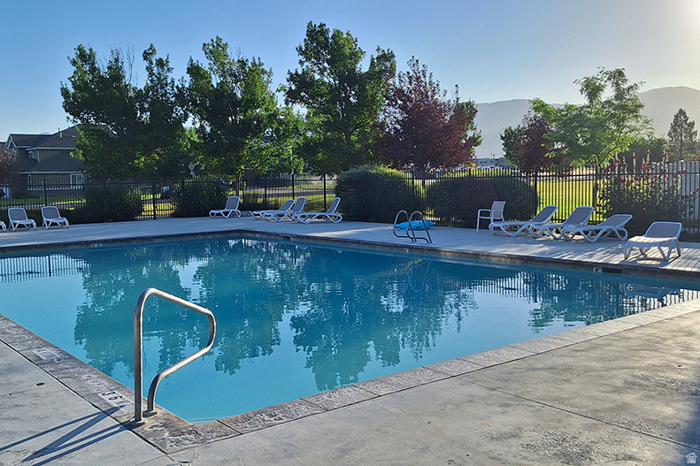 953 N CAMBRIA DR North Salt Lake, UT 84054