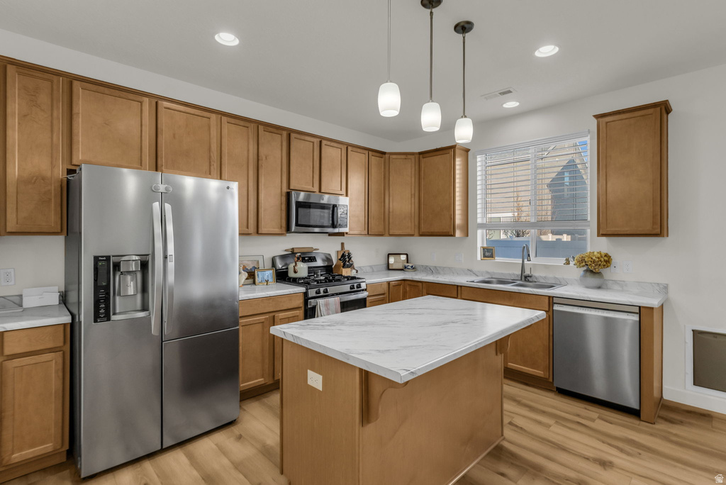 1954 W PARKVIEW DR Syracuse, UT 84075