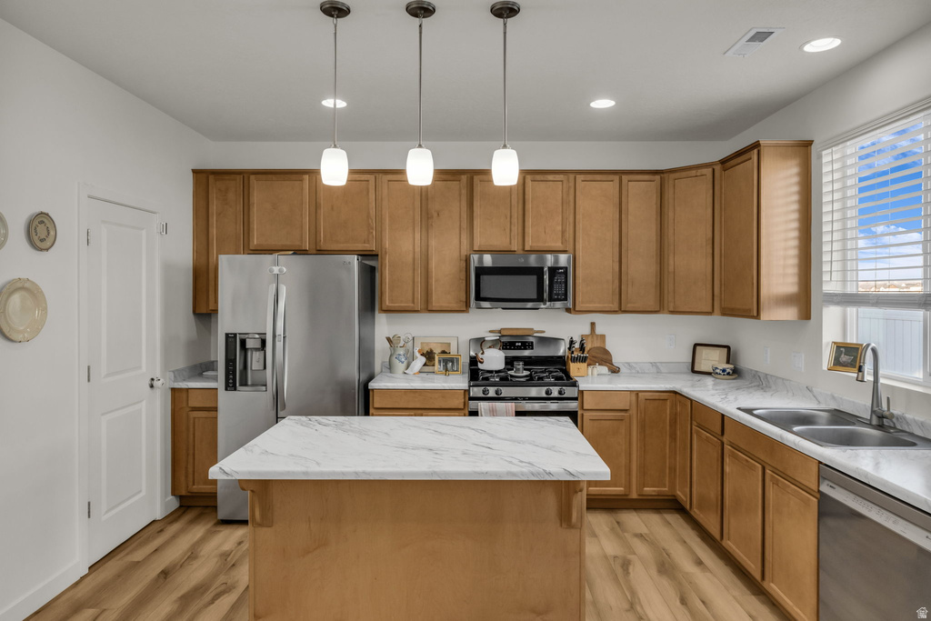 1954 W PARKVIEW DR Syracuse, UT 84075