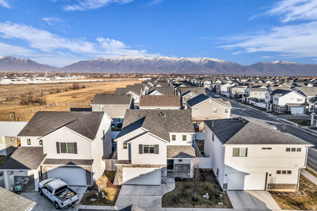 1954 W PARKVIEW DR Syracuse, UT 84075