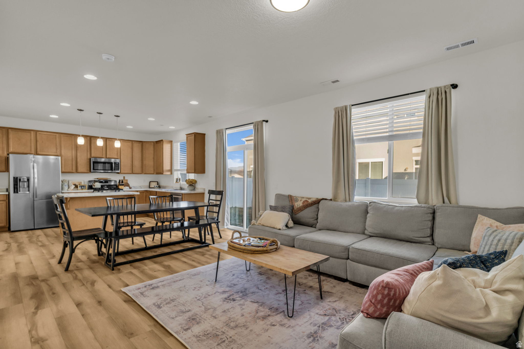 1954 W PARKVIEW DR Syracuse, UT 84075