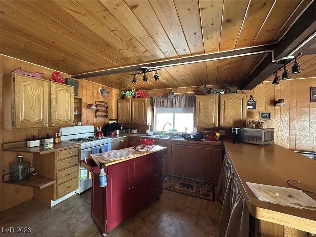 1330 W STRAWBERRY POINT RD Duck Creek Village, UT 84762