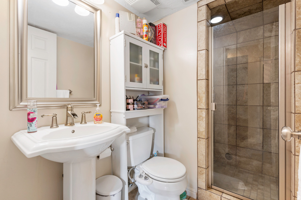 4571 S STONEWOOD DR West Valley City, UT 84119