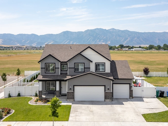 412 S 1170 E Hyrum, UT 84319