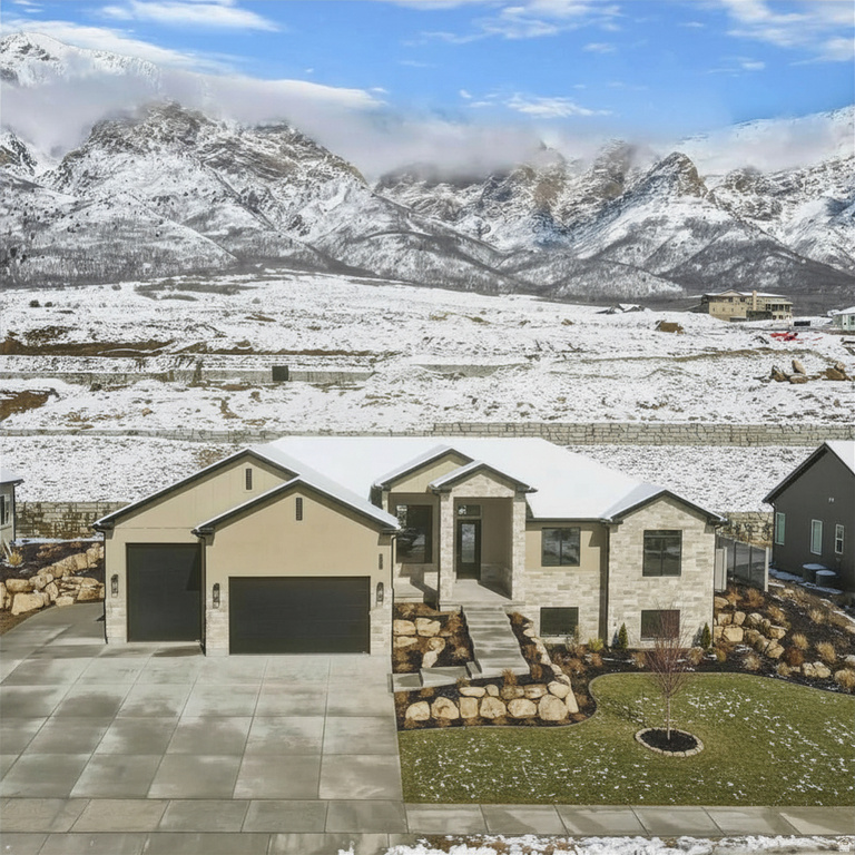 656 E MOUNTAIN RD North Ogden, UT 84414