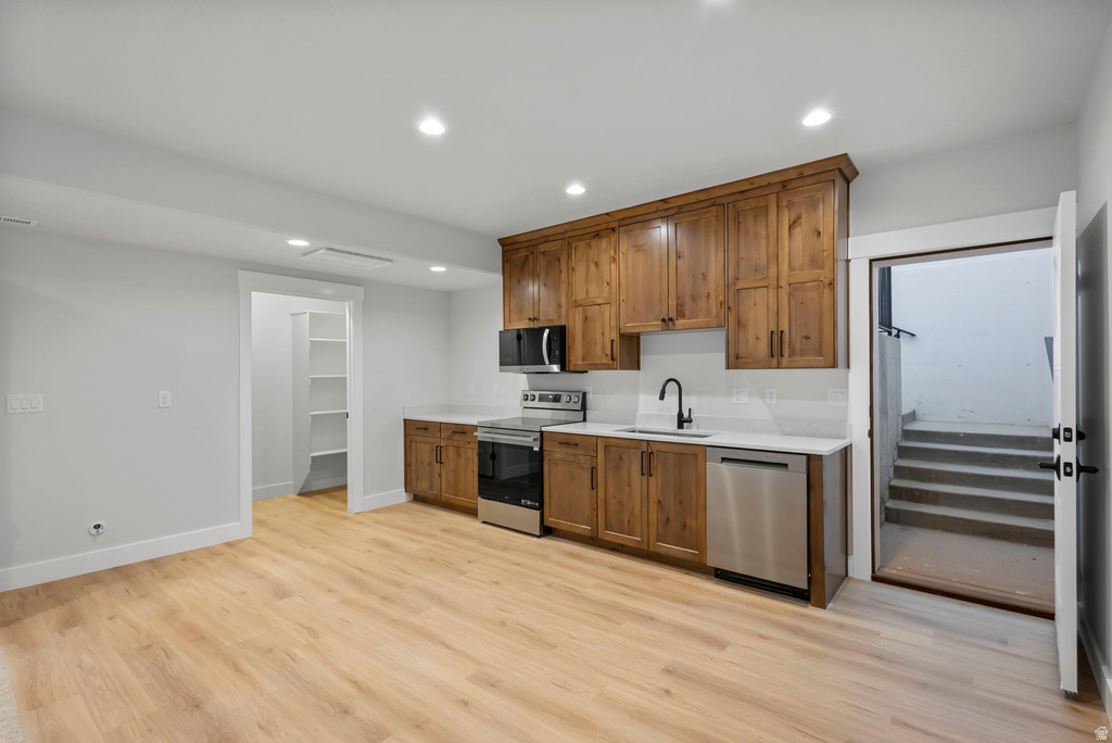 656 E MOUNTAIN RD North Ogden, UT 84414