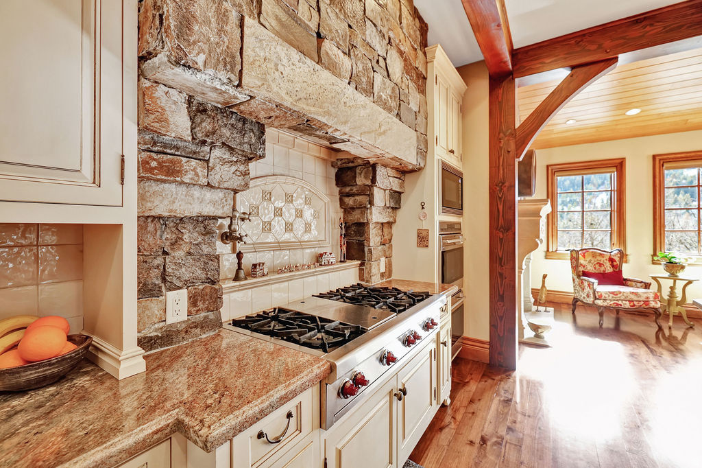 8807 N TIMPHAVEN RD Sundance, UT 84604