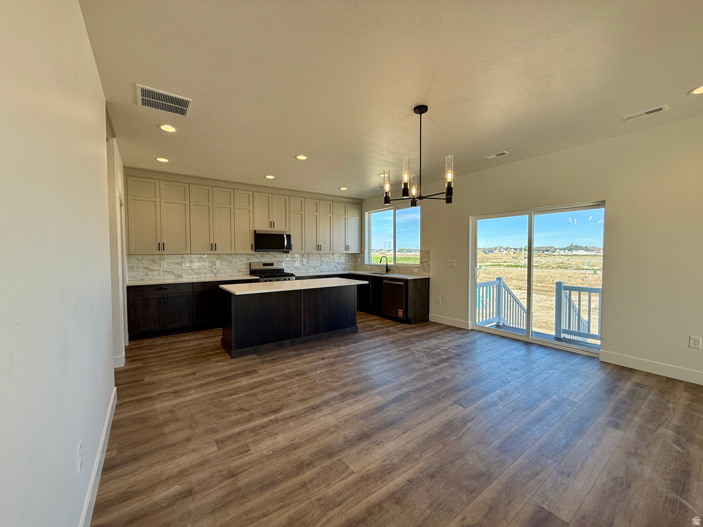 2810 W 2940 N #228 Plain City, UT 84404
