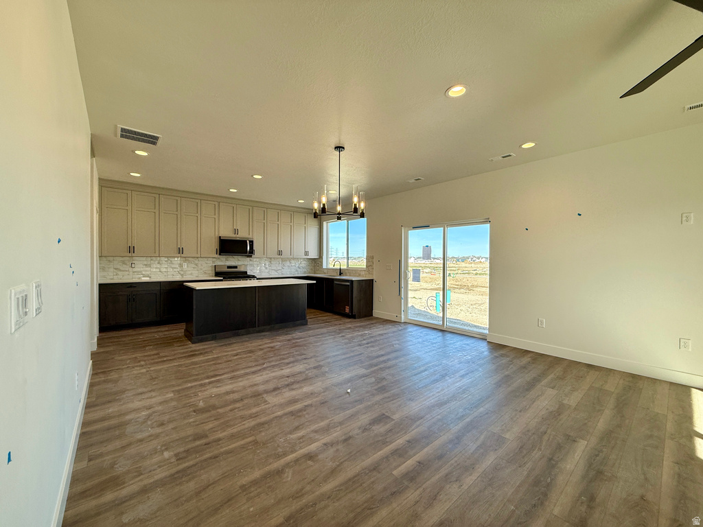 2810 W 2940 N #228 Plain City, UT 84404