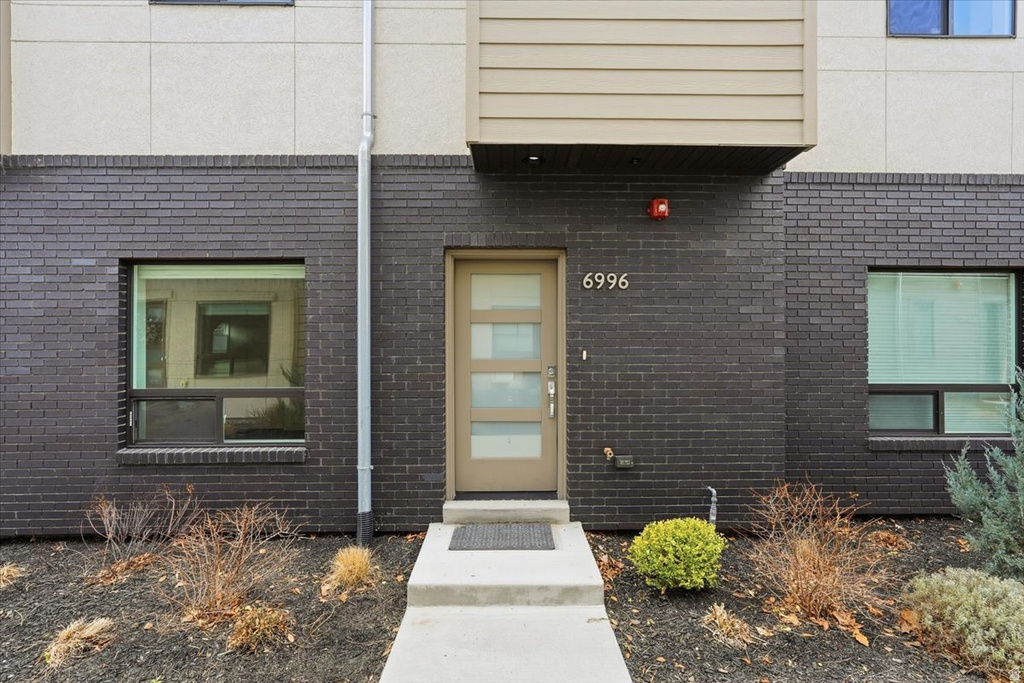 6996 S BROOKHILL Cottonwood Heights, UT 84171