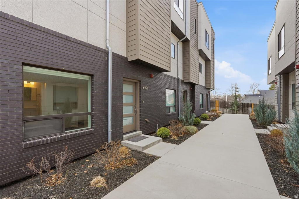 6996 S BROOKHILL Cottonwood Heights, UT 84171