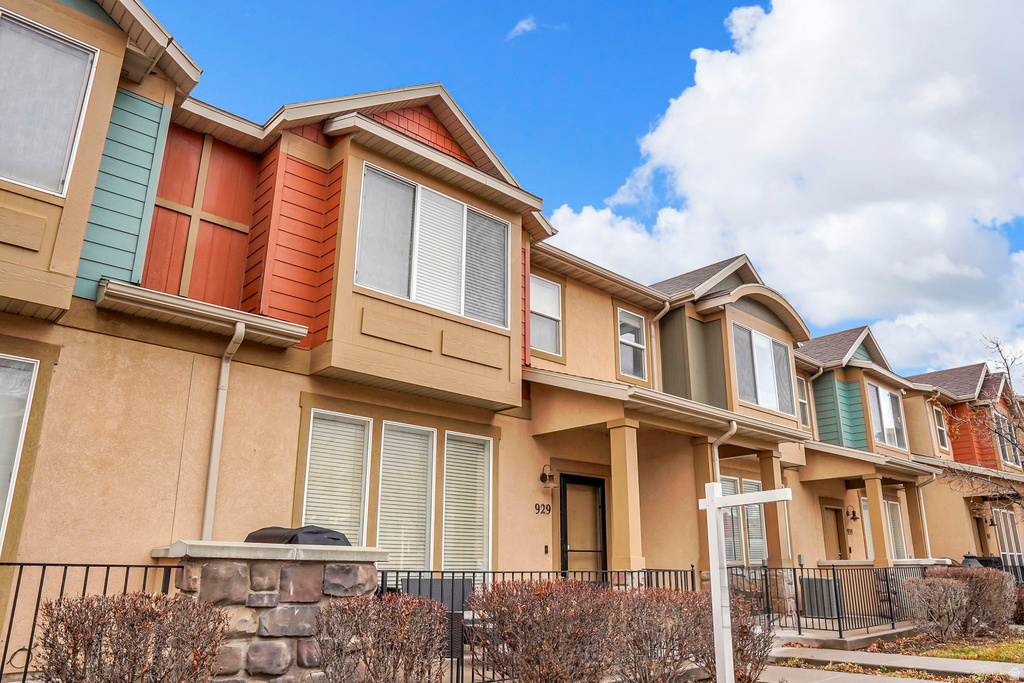 929 N FARMINGTON XING Farmington, UT 84025