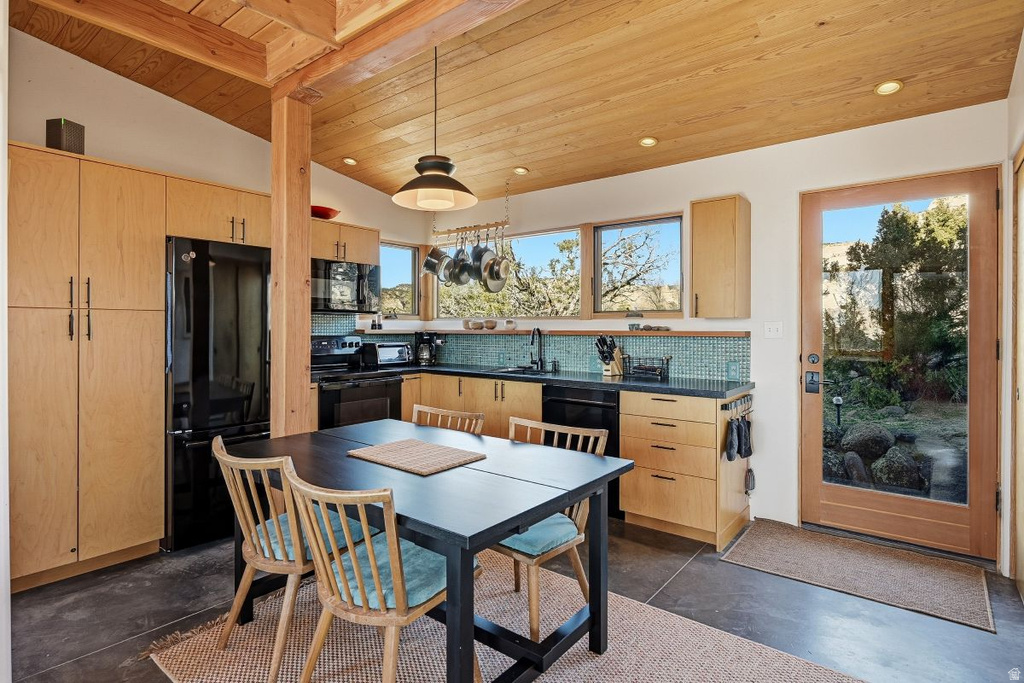 915 W UTAH STATE HWY 12 HWY Boulder, UT 84716