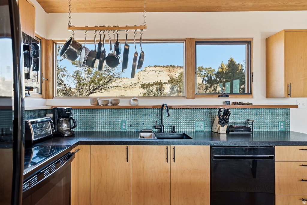 915 W UTAH STATE HWY 12 HWY Boulder, UT 84716