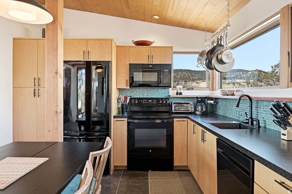 915 W UTAH STATE HWY 12 HWY Boulder, UT 84716