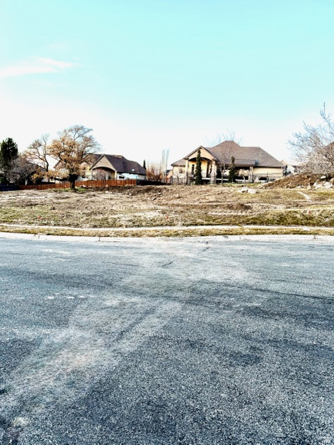 696 W EMERALD OAKS DR Farmington, UT 84025