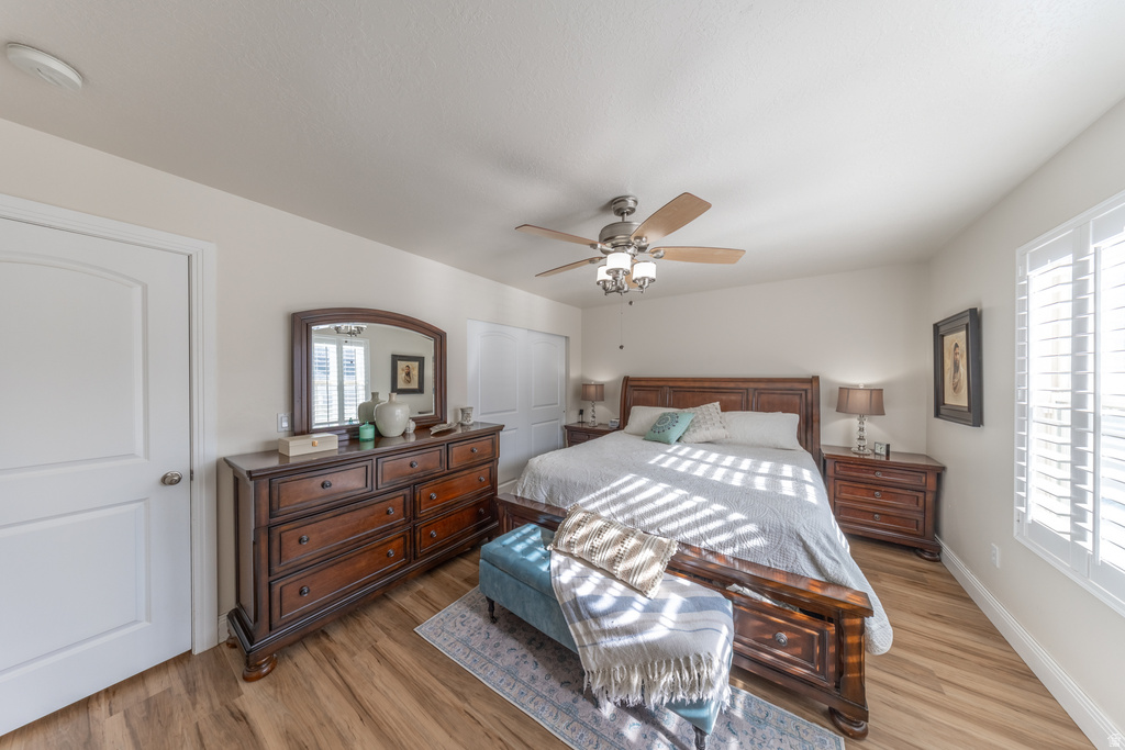 1564 E SANDALWOOD DR South Weber, UT 84405