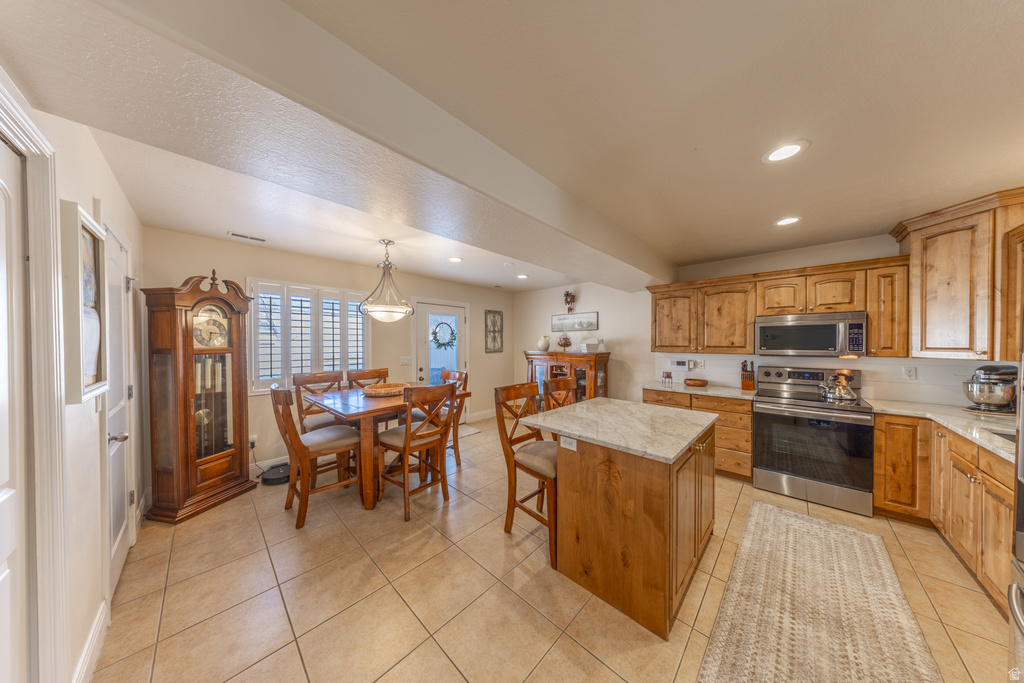 1564 E SANDALWOOD DR South Weber, UT 84405