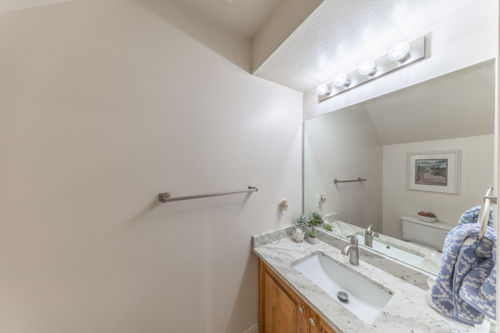 1564 E SANDALWOOD DR South Weber, UT 84405