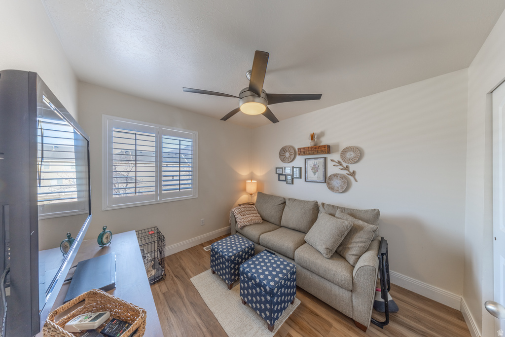 1564 E SANDALWOOD DR South Weber, UT 84405