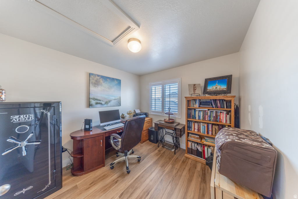 1564 E SANDALWOOD DR South Weber, UT 84405