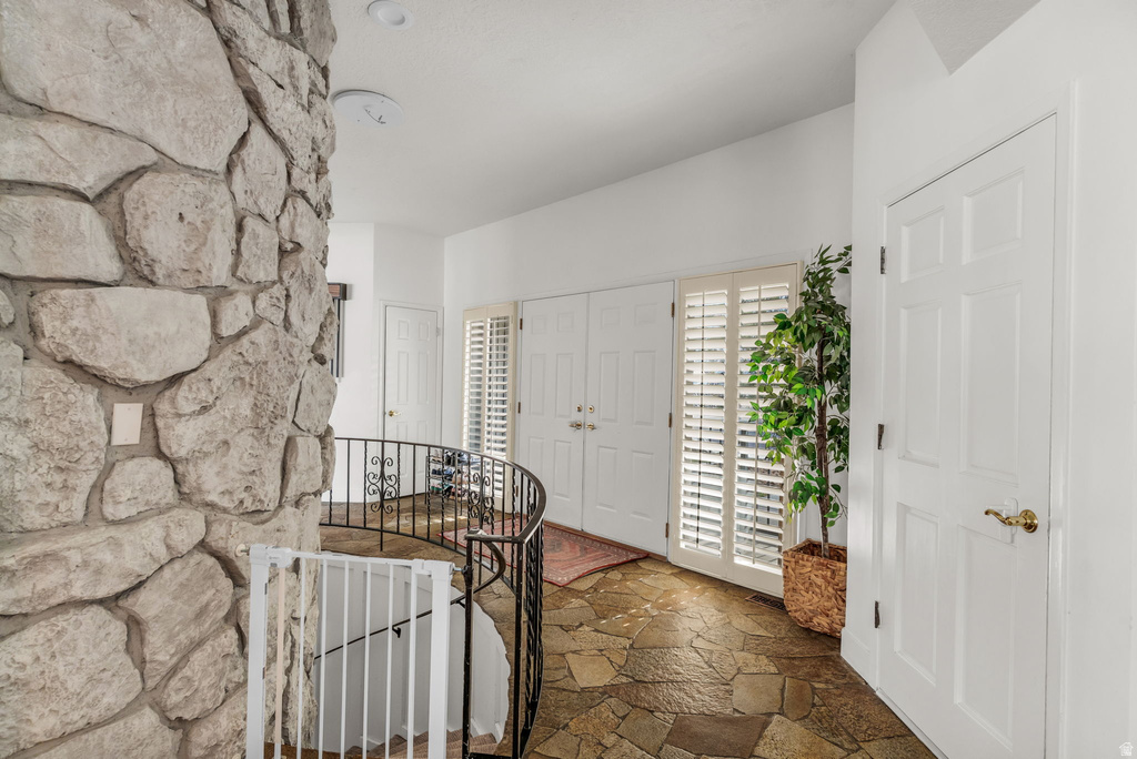 2591 E CREEK RD Sandy, UT 84093