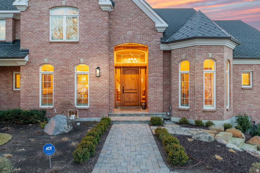 8266 S CREEK HOLLOW CV Cottonwood Heights, UT 84093