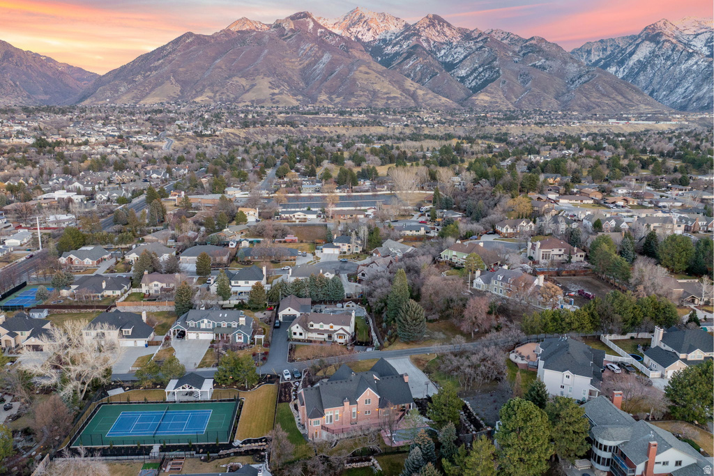 8266 S CREEK HOLLOW CV Cottonwood Heights, UT 84093