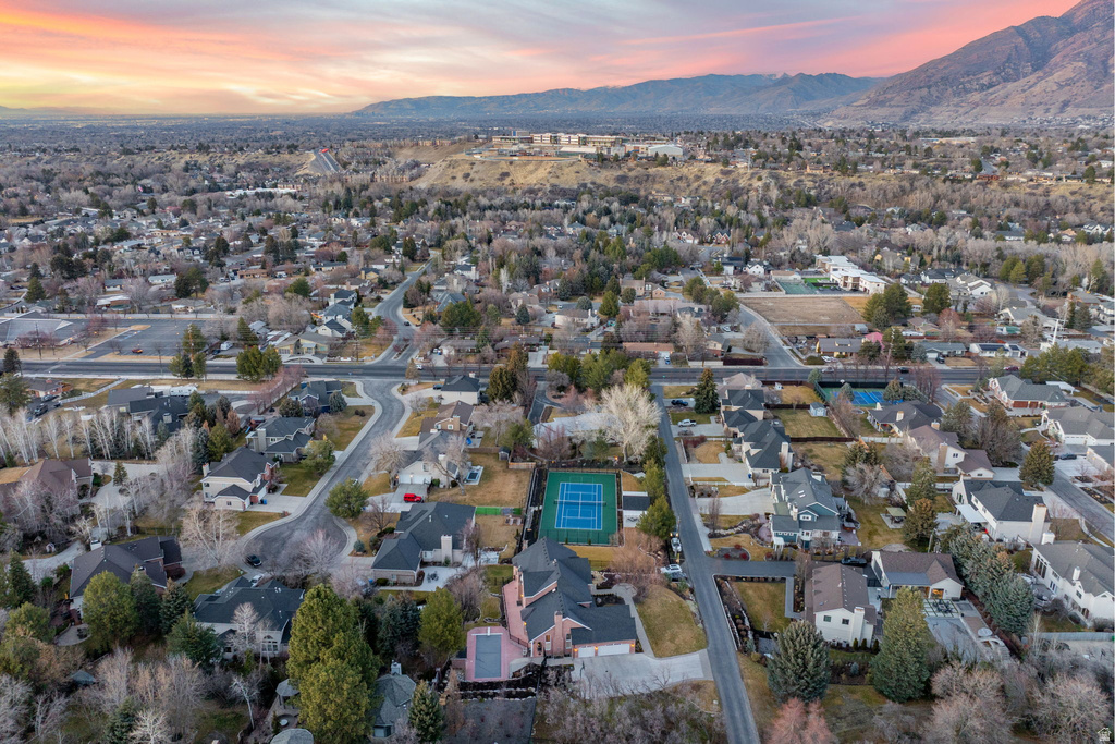 8266 S CREEK HOLLOW CV Cottonwood Heights, UT 84093