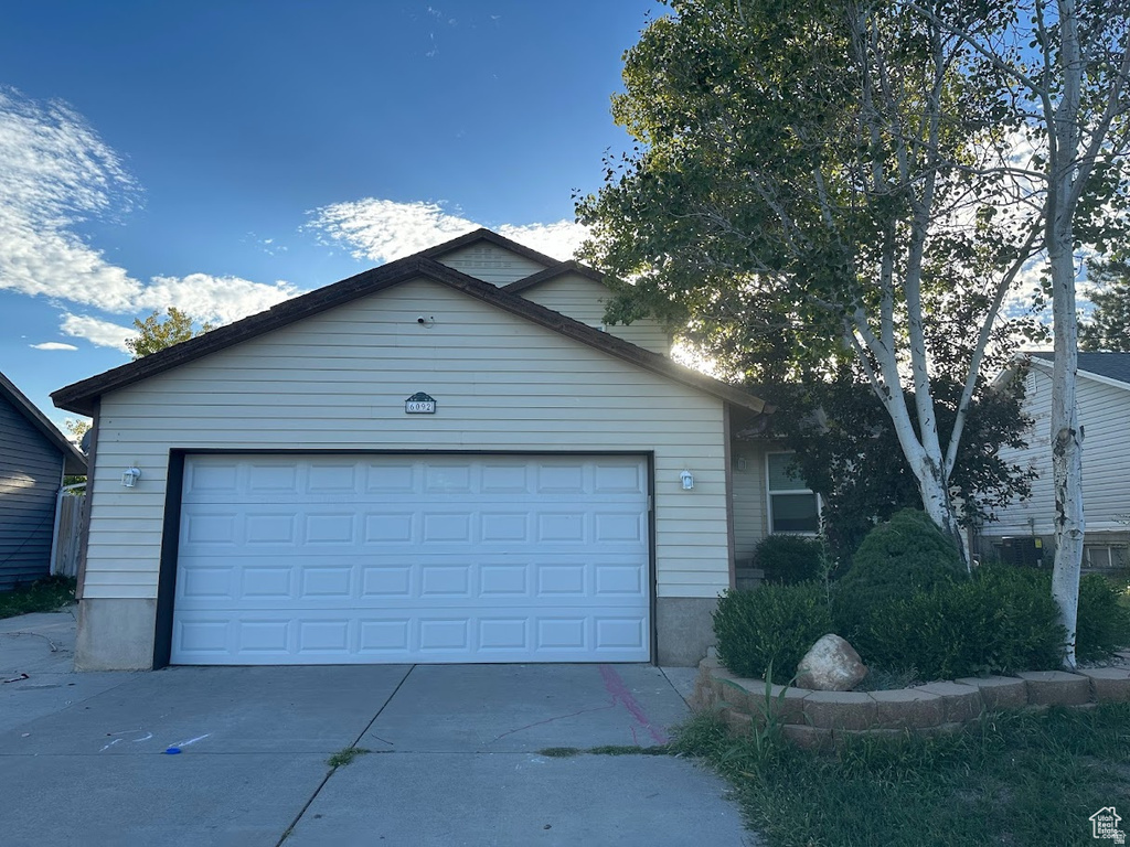 6092 S LONGMORE DR Salt Lake City, UT 84118