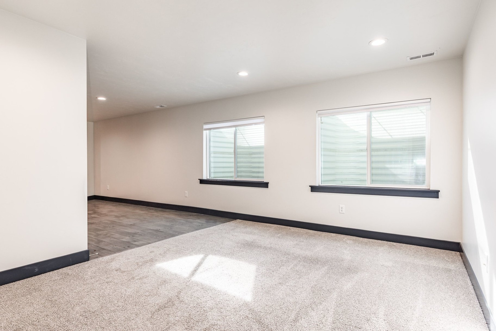 594 E SPRUCE GLEN RD Murray, UT 84107