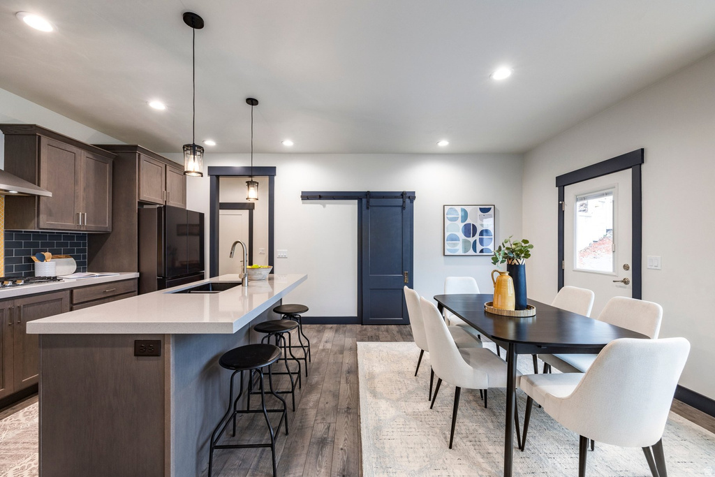 594 E SPRUCE GLEN RD Murray, UT 84107