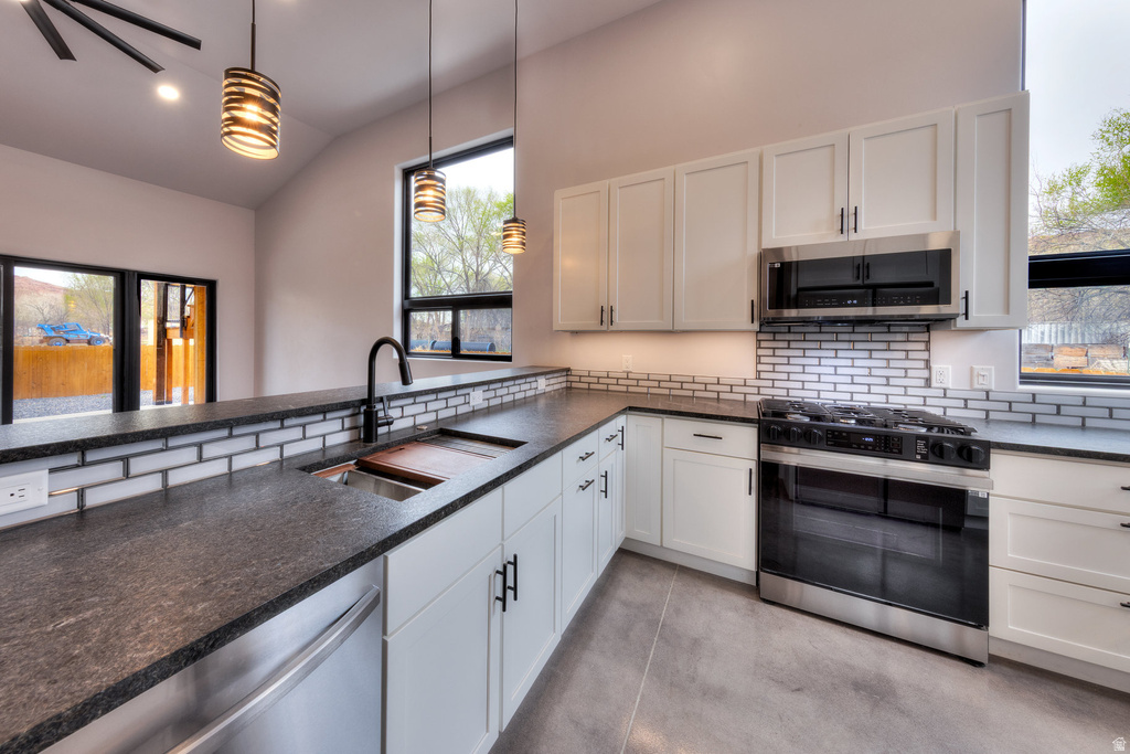 671 PALISADE DR Moab, UT 84532