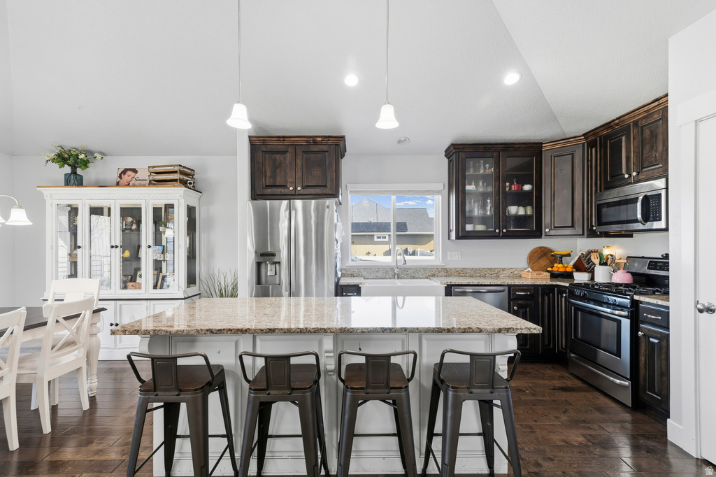 1587 E SMITHFIELD DR Eagle Mountain, UT 84005