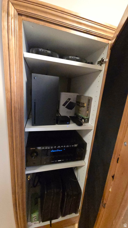 5549 S APPLEVALE DR Murray, UT 84123