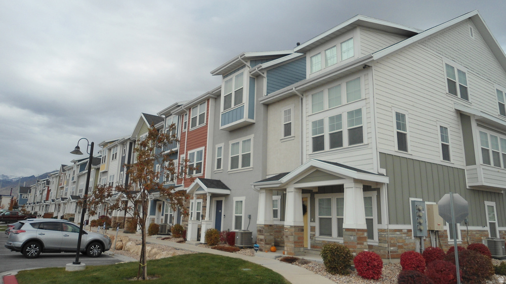 266 N 725 E Vineyard, UT 84059