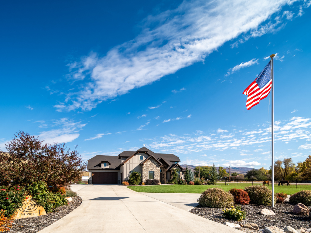 152 N 8750 E Huntsville, UT 84317