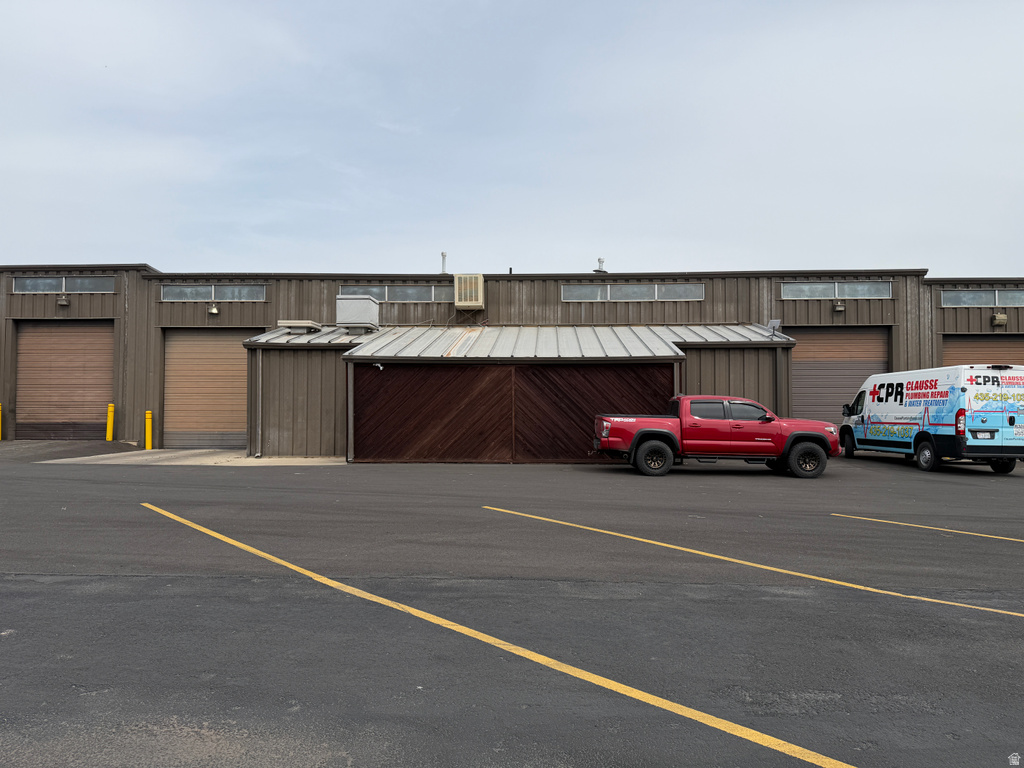 1001 E 450 S photo 3